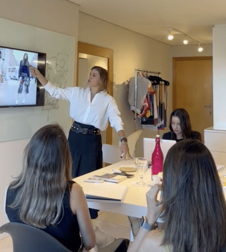 Curso Avançado de Consultoria de Imagem: Eleve Sua Carreira